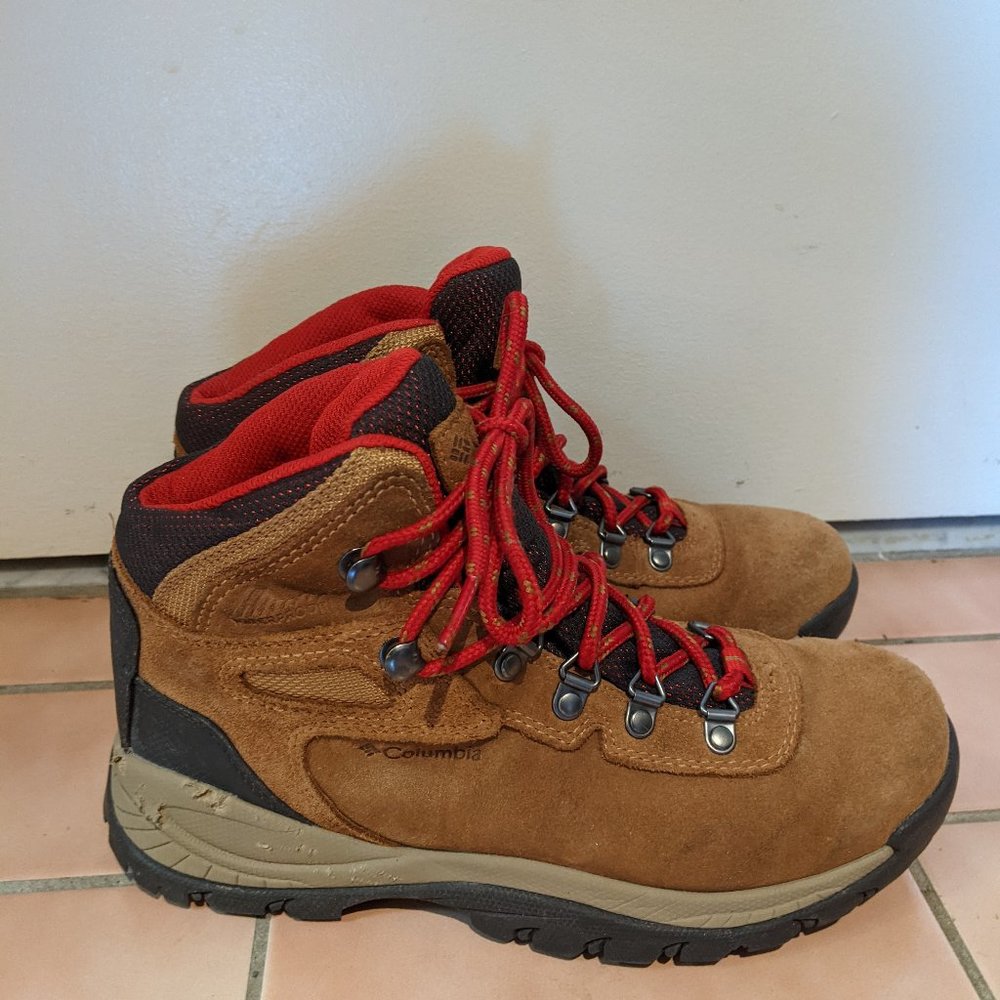 LIKE NEW - COLUMBIA Women's Newton Ridge Plus Amped Waterproof Hiking Boots
